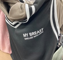 My breast swelled with hopeとロゴが入った洋服