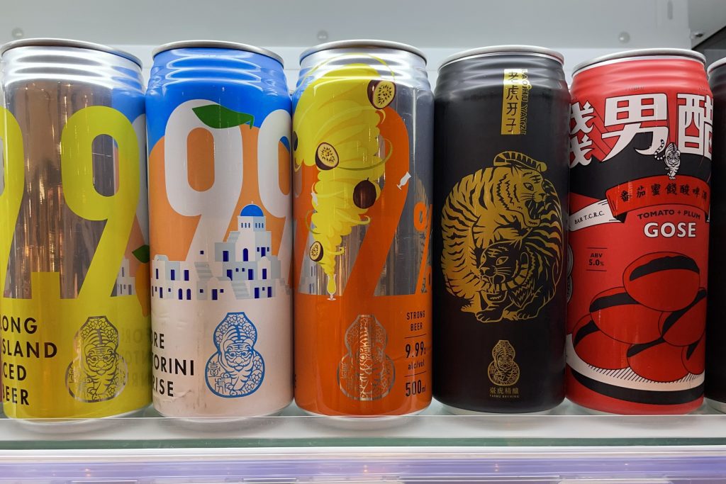 臺虎精釀(Taihu Brewing)の缶ビールが5種類並んでいます。
