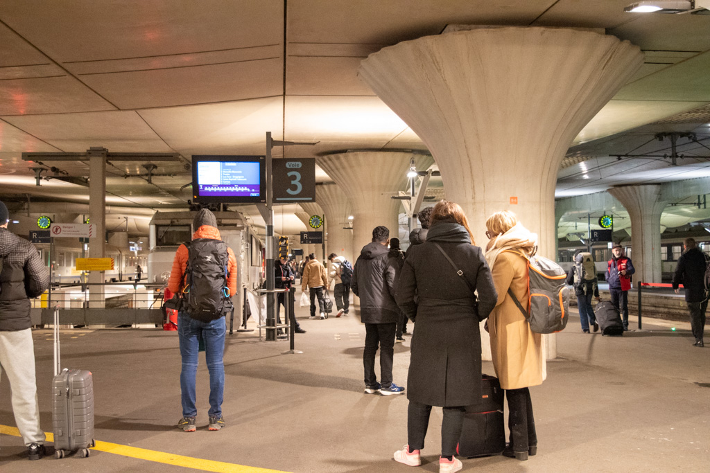 パリ・オーステルリッツ駅 夜行列車出発ホームの様子