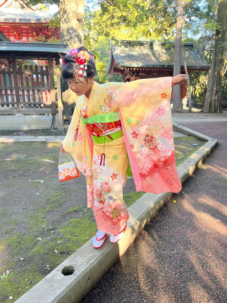 七五三祝い　大宮氷川神社　和装着物がなれず大変でした