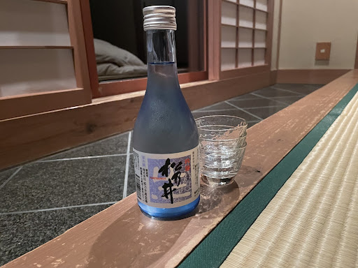 松乃井という水色のボトルに入った日本酒